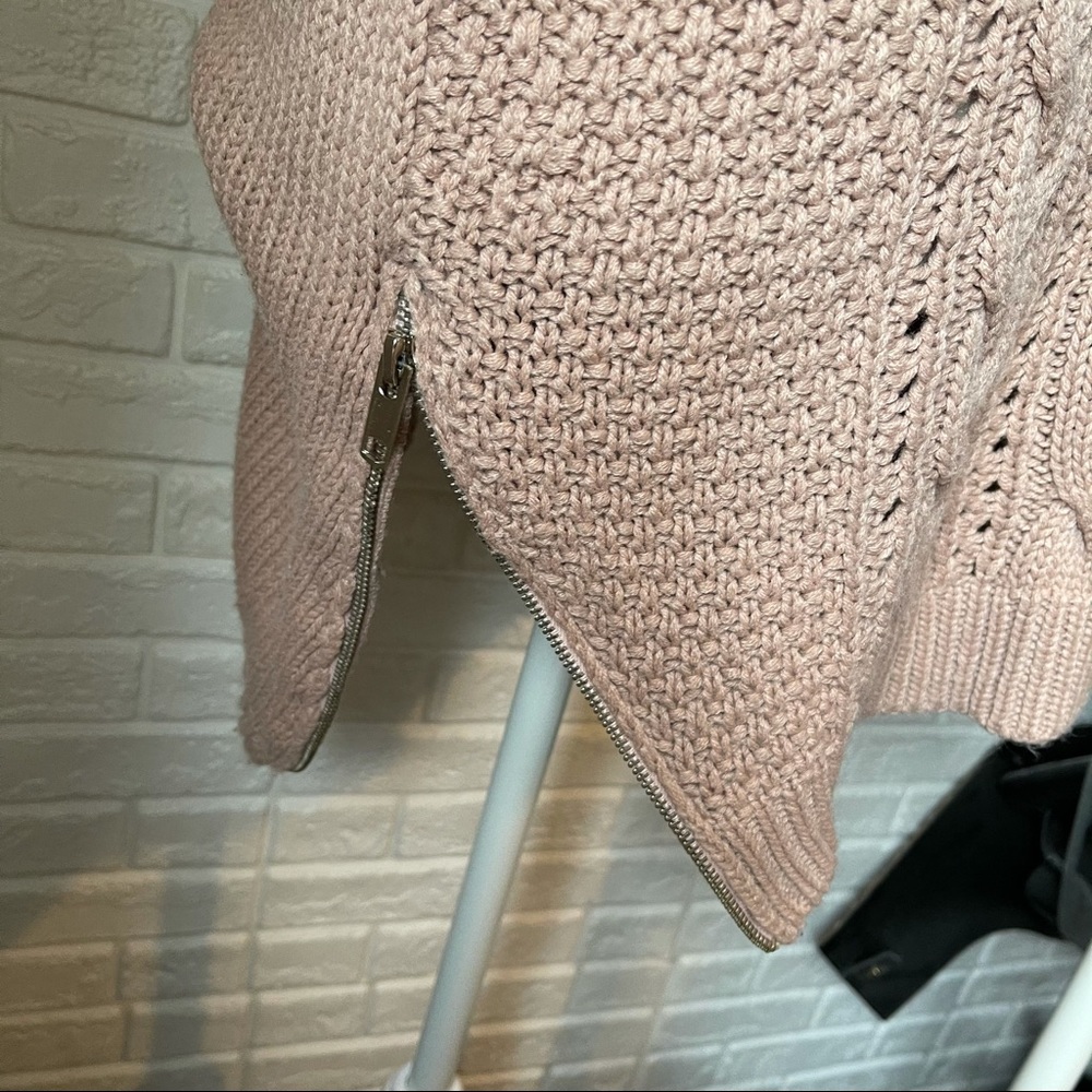 H&M Sweater - Picture 5 of 8
